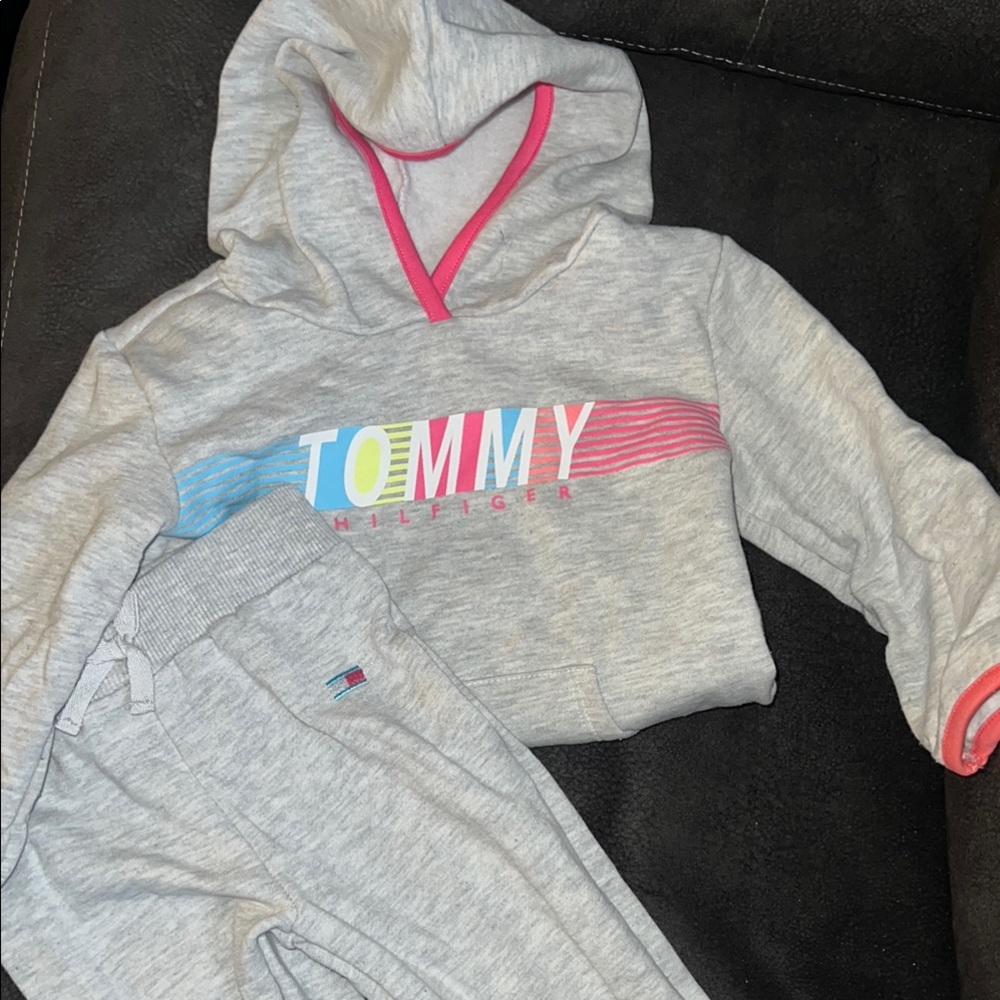 Tommy Hilfiger sweat pants an hoodie